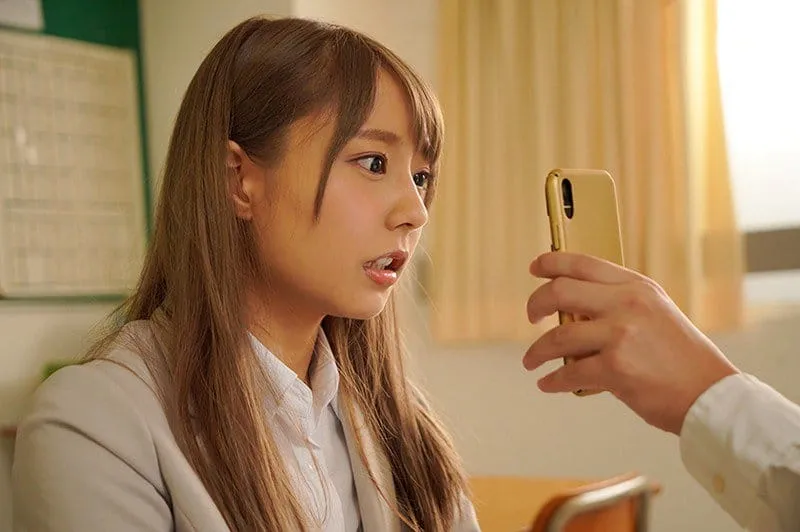 phim sex gái vú to,sex vietus,valen rodríguez sex Học trò sử dụng điện thoại thôi miên cô giáo thực tập